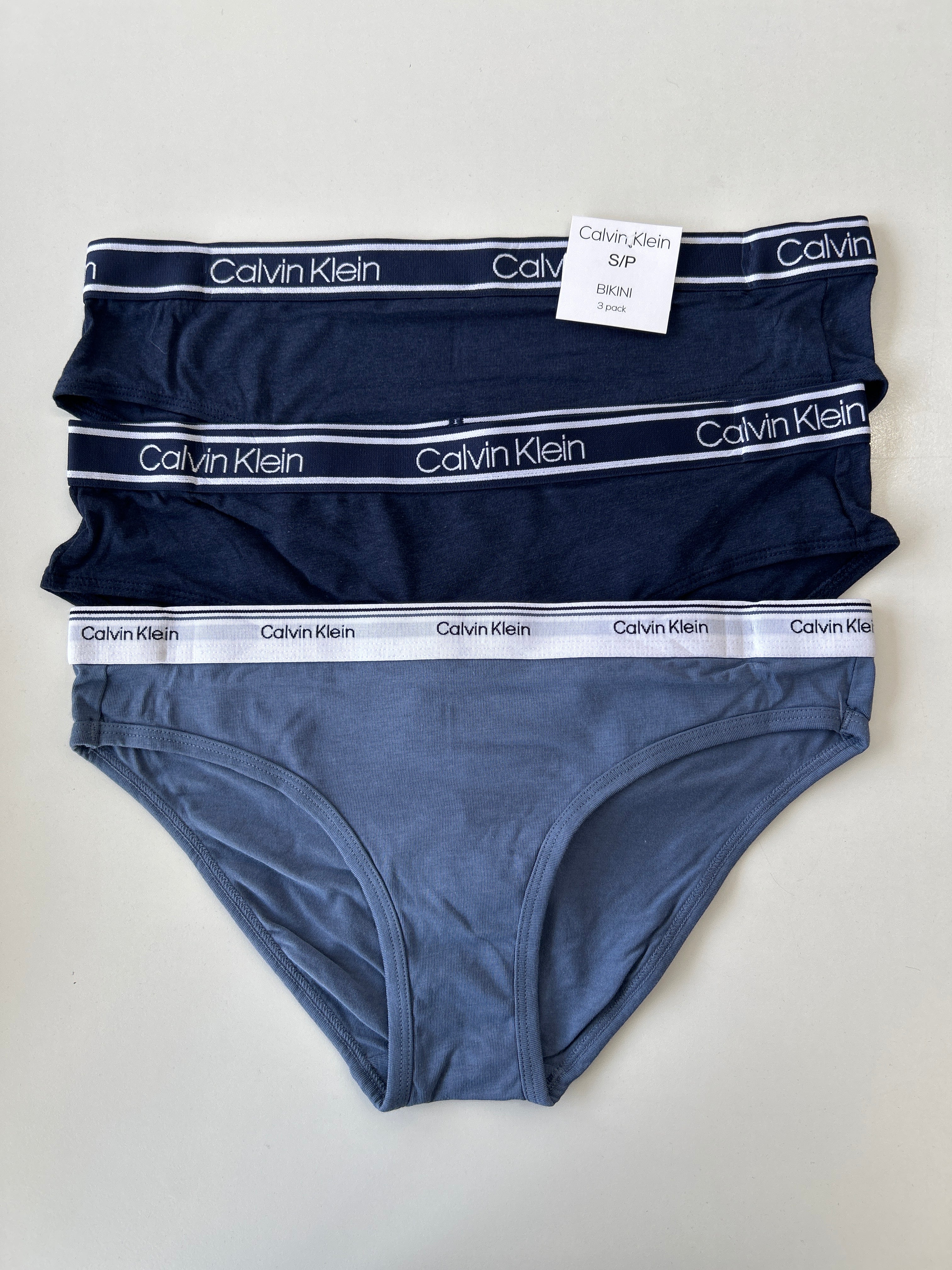 طقم بيكيني مكون من 3 قطع من كالفن كلاين