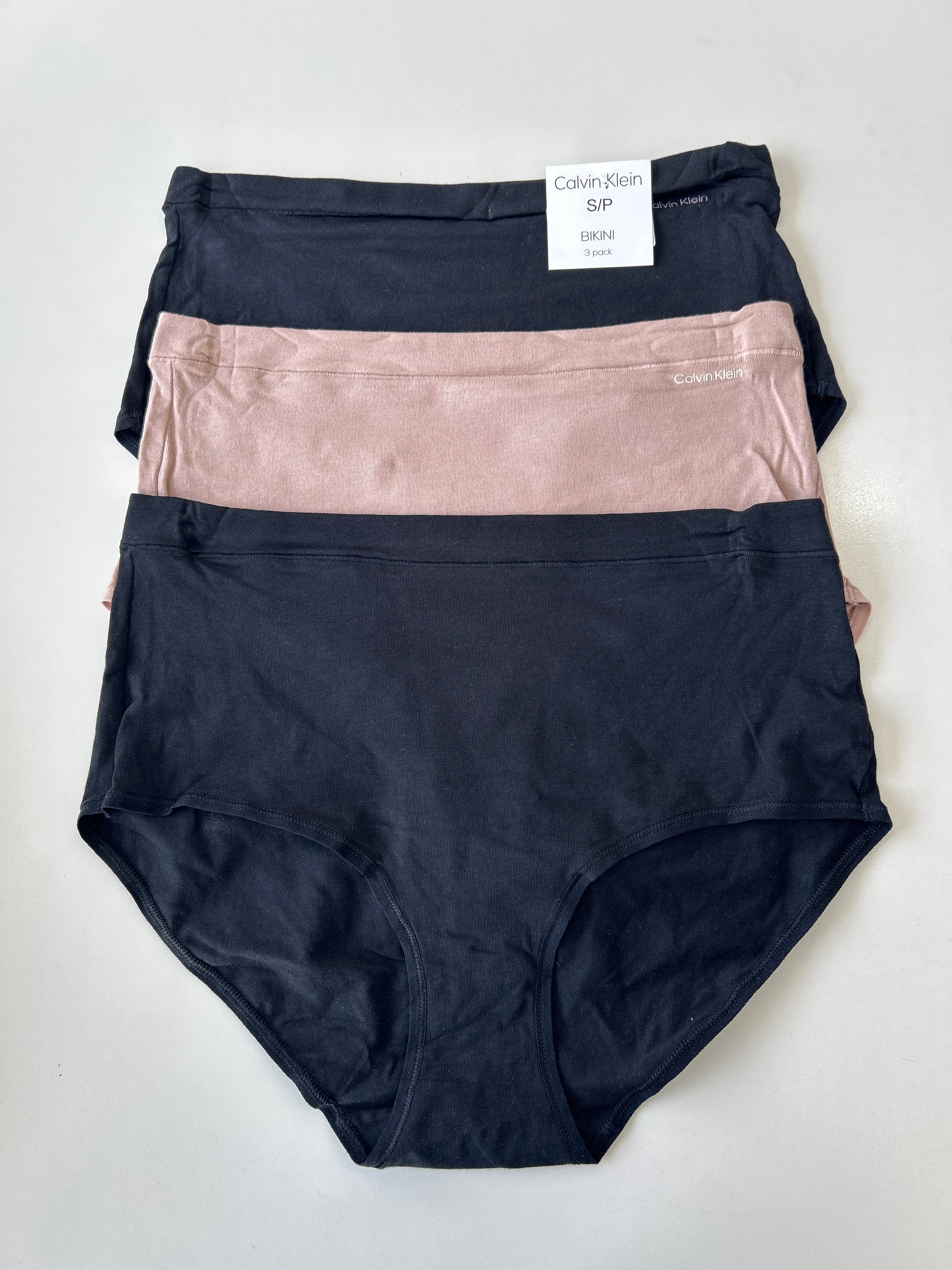 طقم بيكيني مكون من 3 قطع من كالفن كلاين