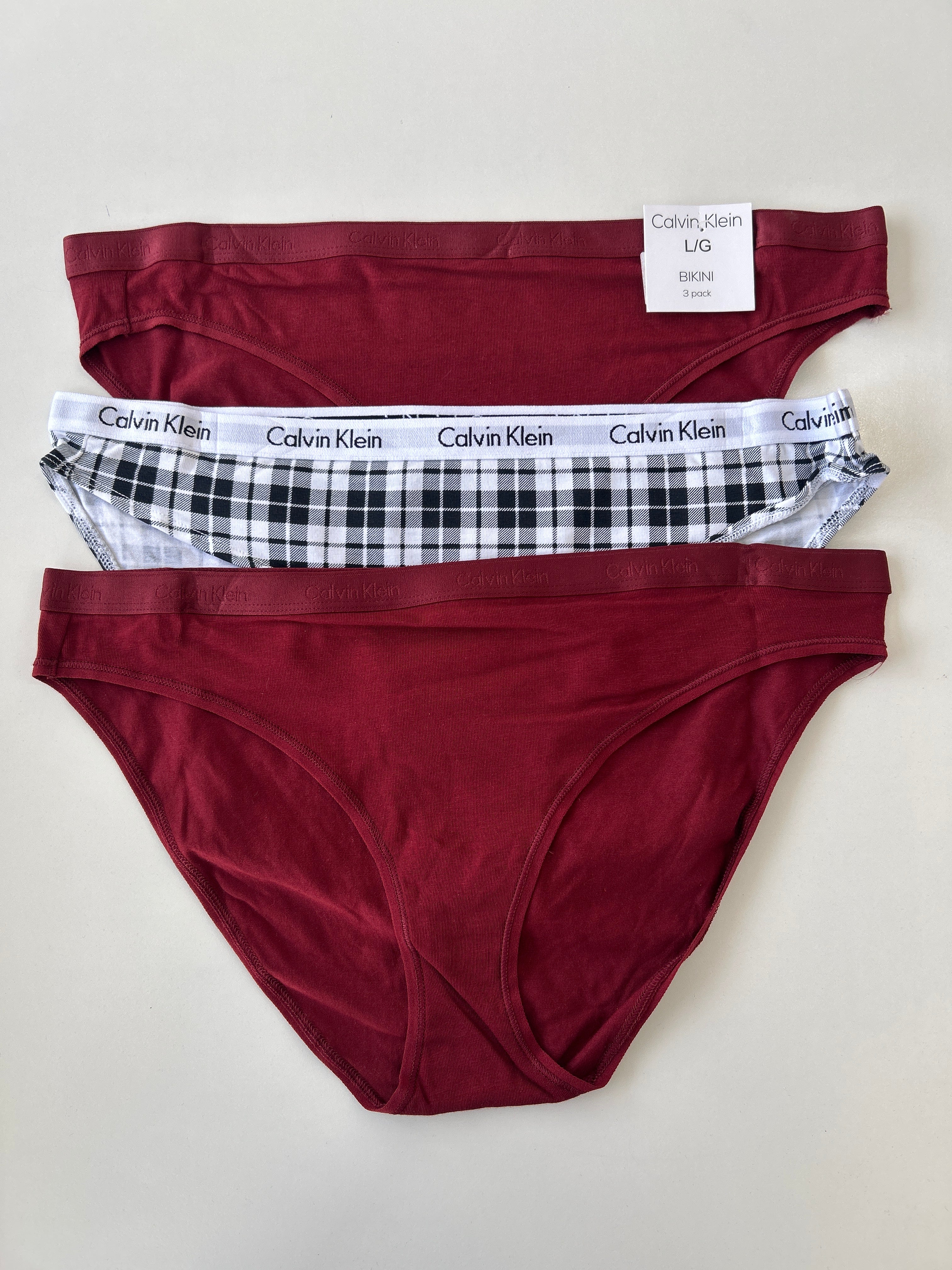 طقم بيكيني مكون من 3 قطع من كالفن كلاين