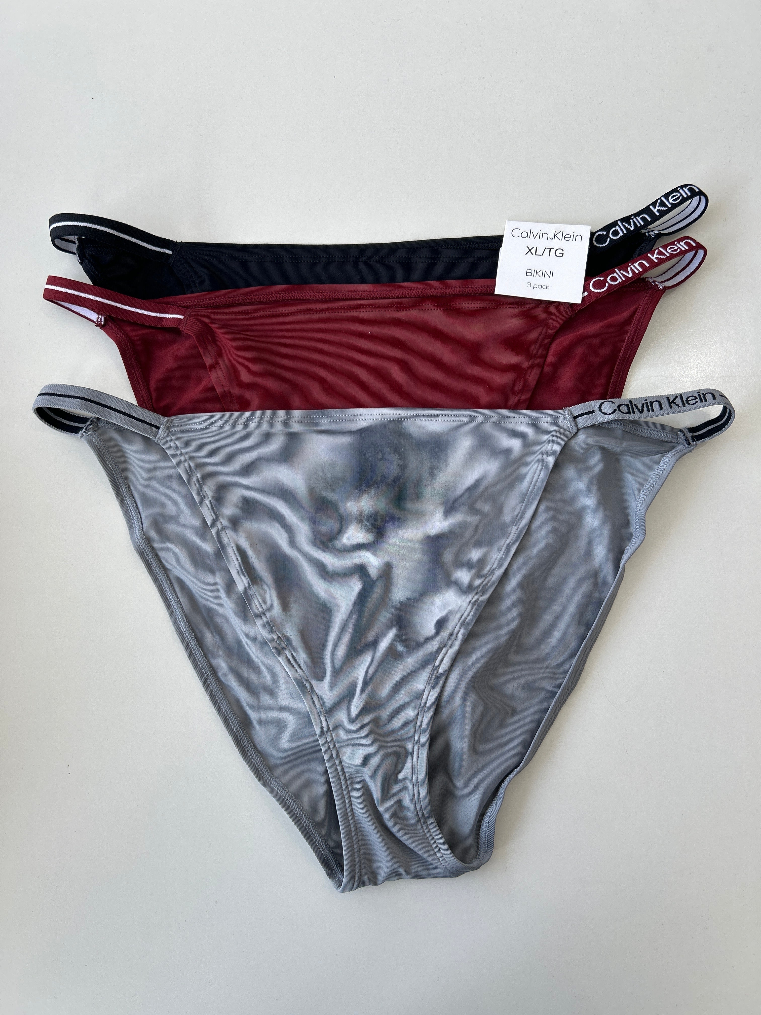طقم بيكيني من 3 قطع من كالفن كلاين XL