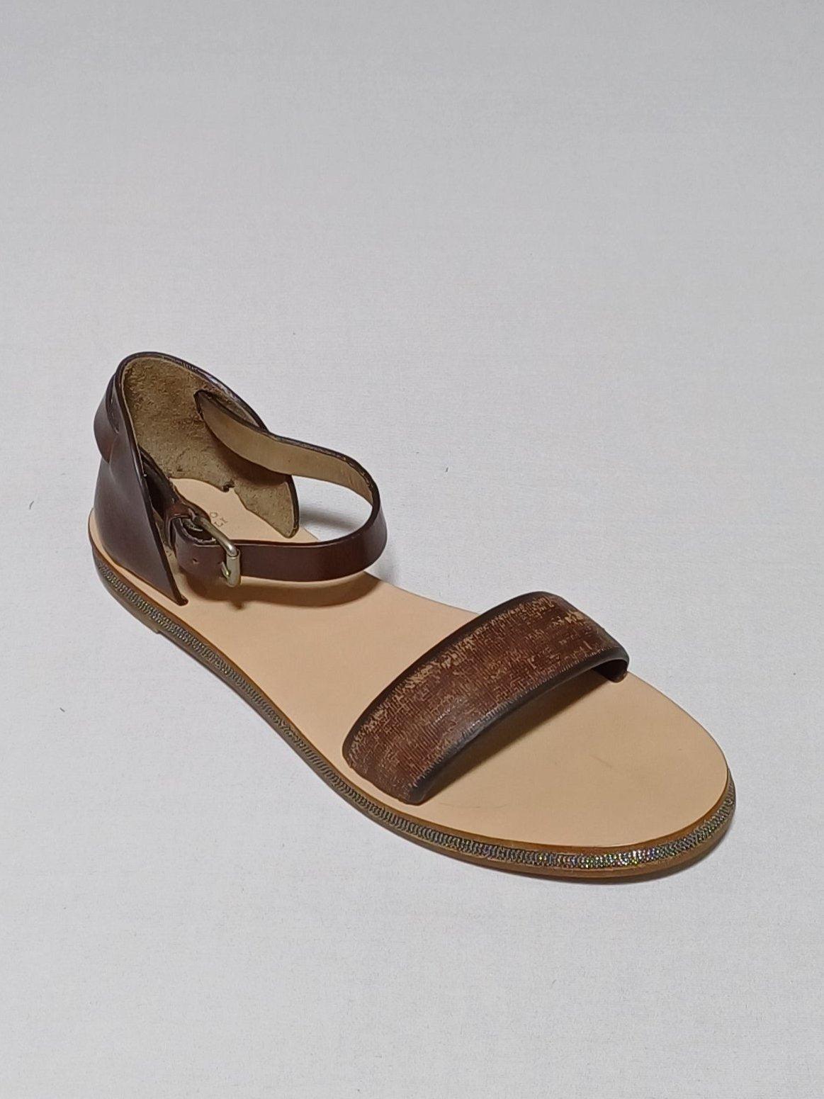 صندل مسطح نسائي من برونيللو كوتشينيلي C2433 MZDROC94