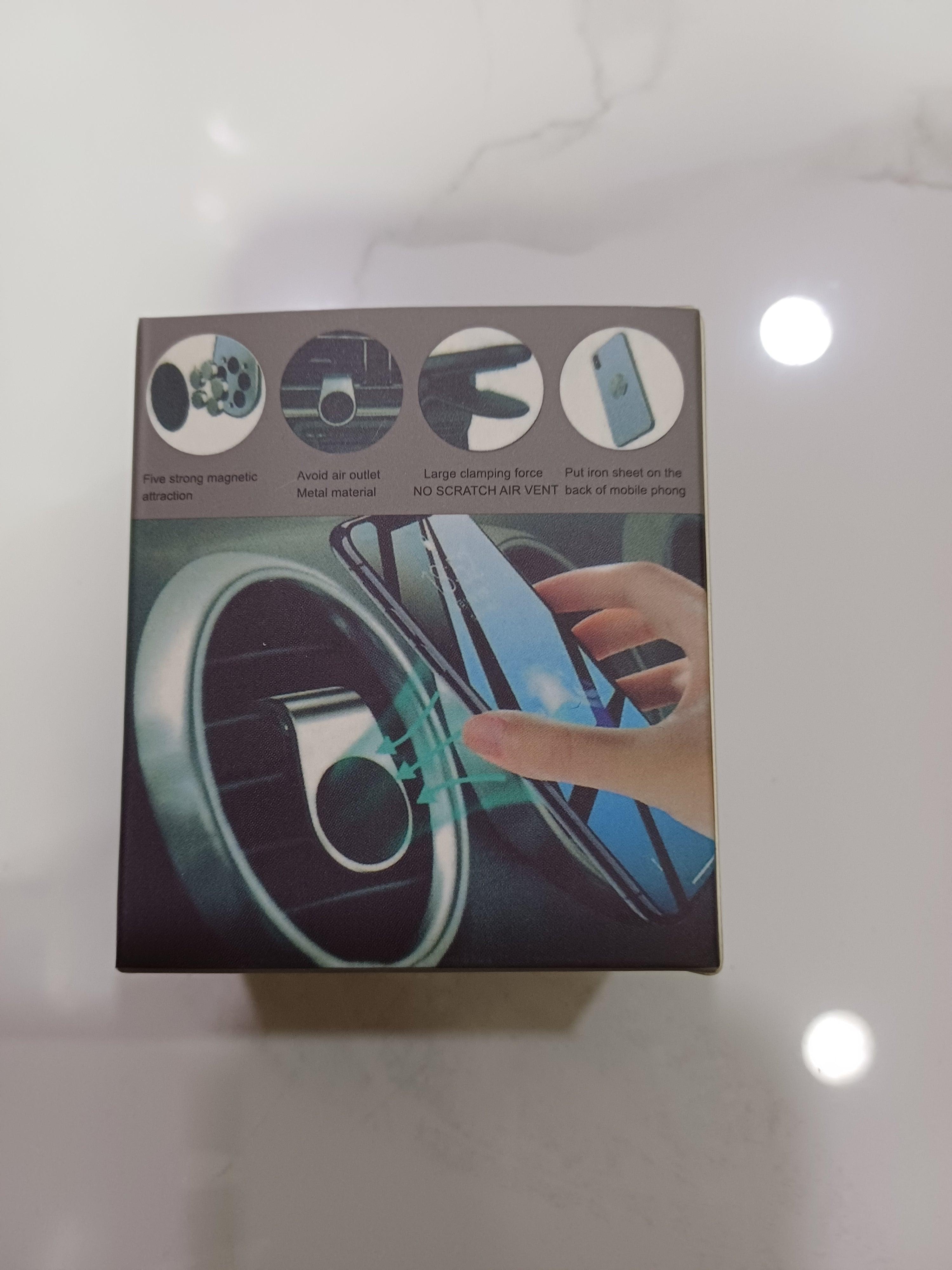 حامل السيارة باللون الأزرق