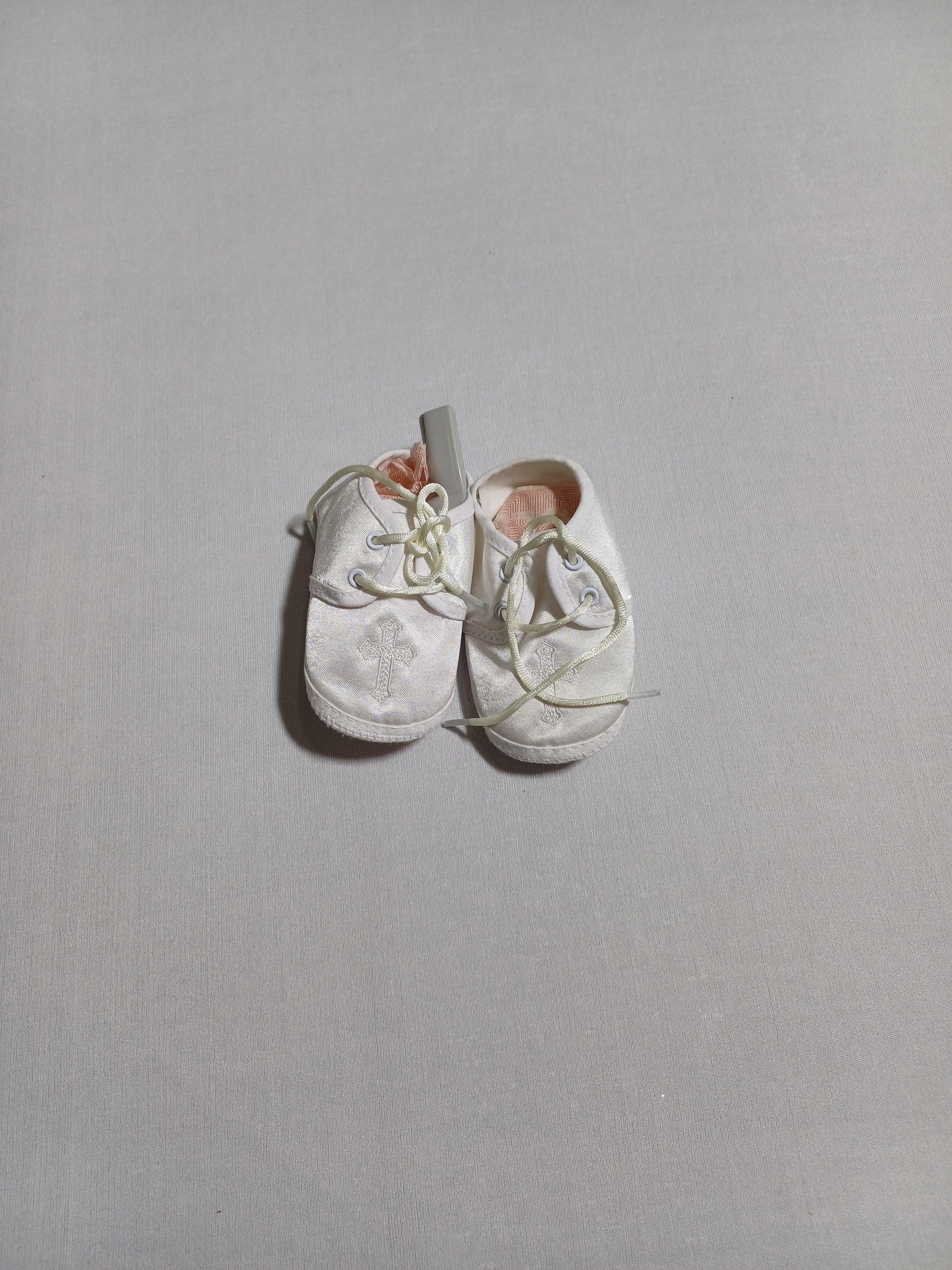 2 حذاء أطفال أبيض مقاس 3M