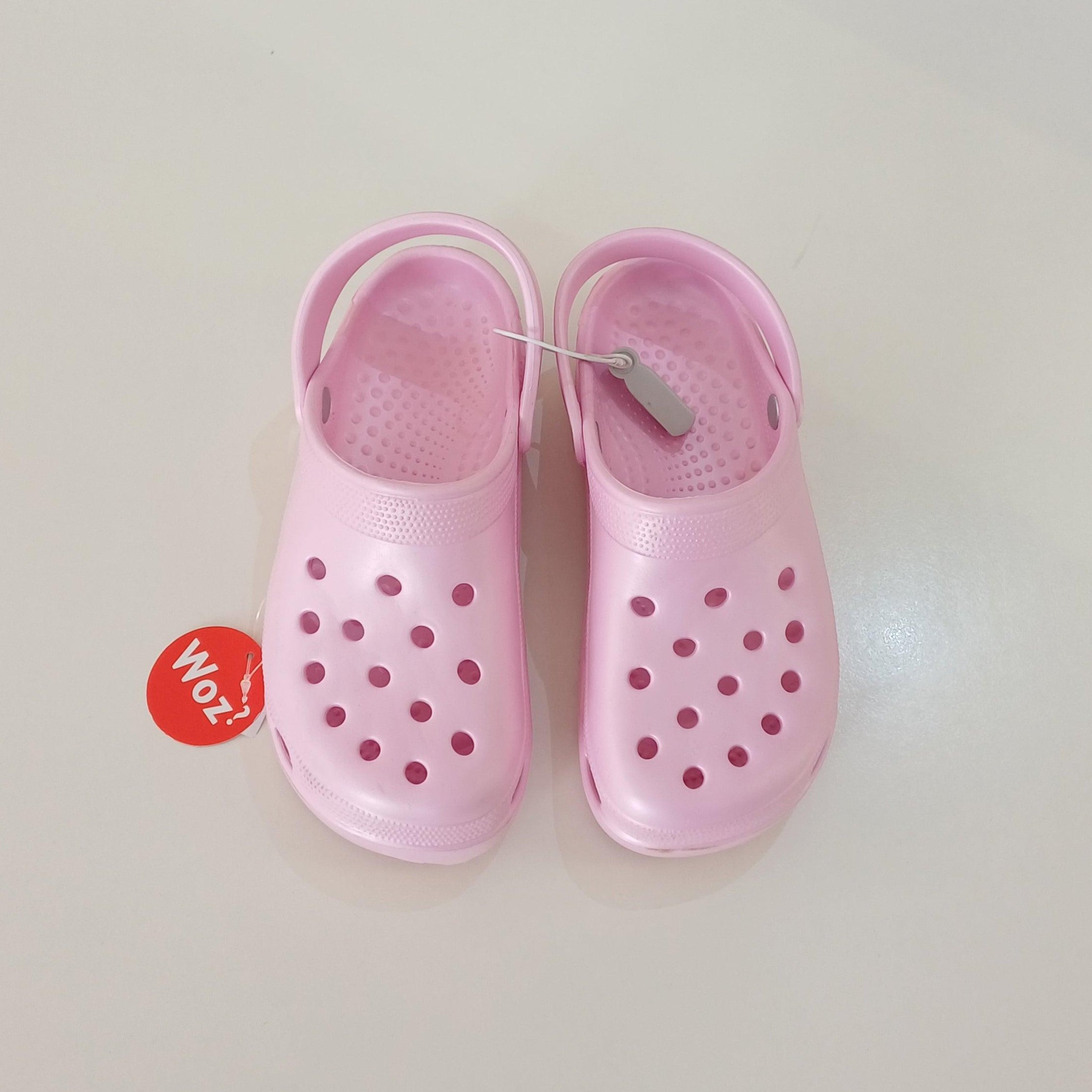 ووز؟ صندل كروكس باللون الوردي