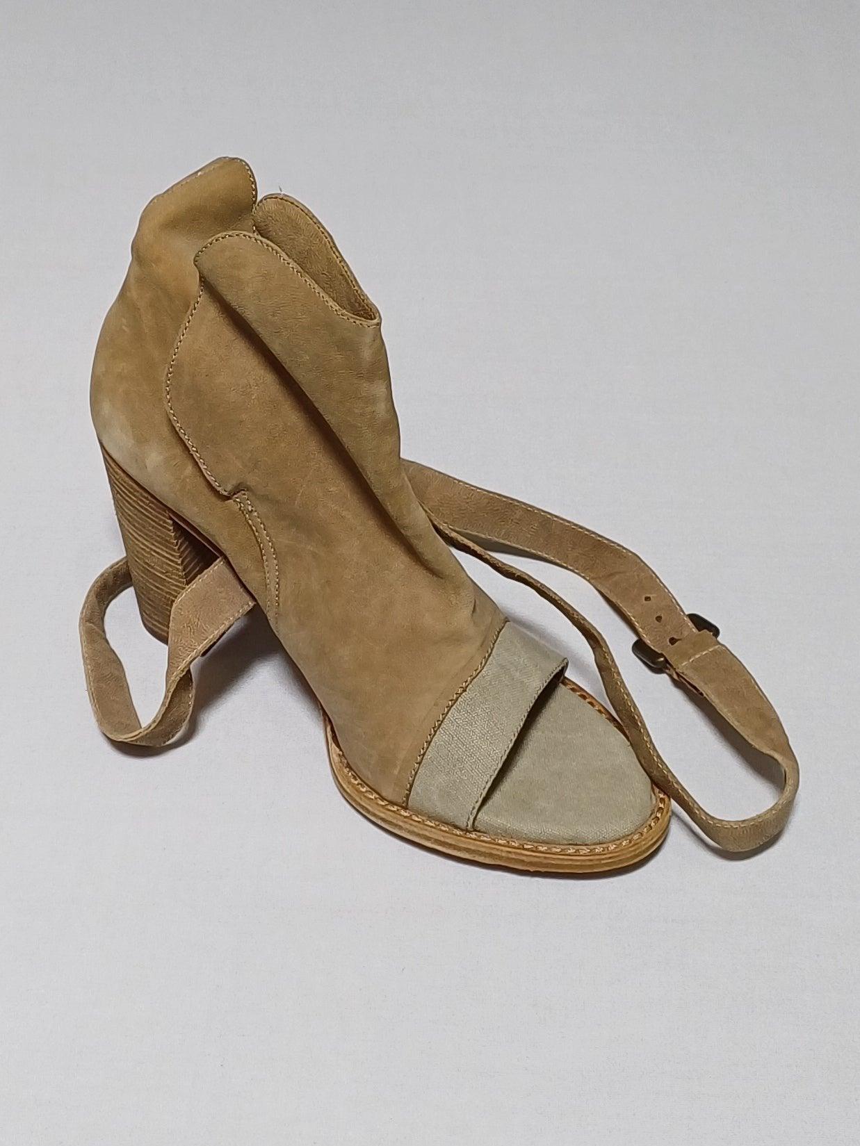 حذاء نسائي مفتوح الأصابع بكعب عالٍ من برونيللو كوتشينيلي C5273 MZDWCG560